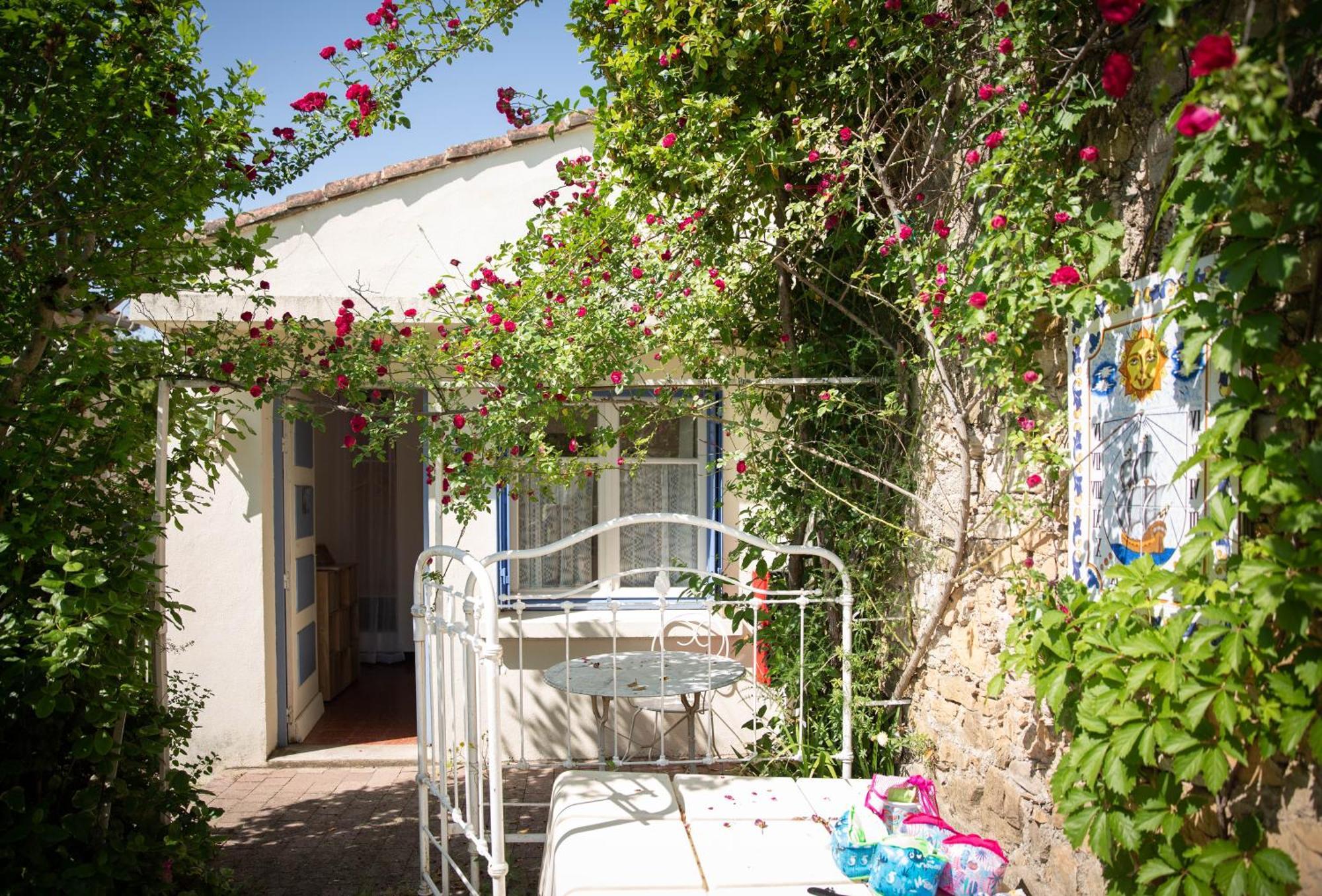 La Roseraie Lodeve Exterior photo